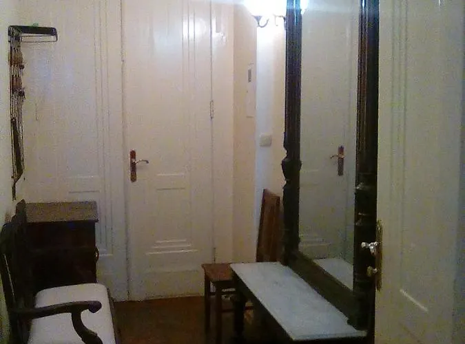 трёхкомнатная в историческом доме Apartman *