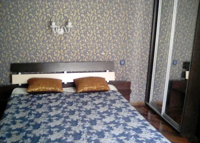 трёхкомнатная в историческом доме Apartman *